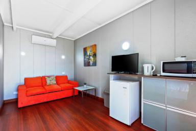 Studio For Lease - NSW - Finley - 2713 - ALBION MOTEL - FINLEY, Motel Room with Private Bathroom (Image 2)