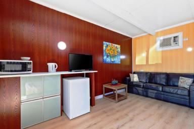 Studio For Lease - NSW - Finley - 2713 - ALBION MOTEL - FINLEY, Motel Room with Private Bathroom (Image 2)