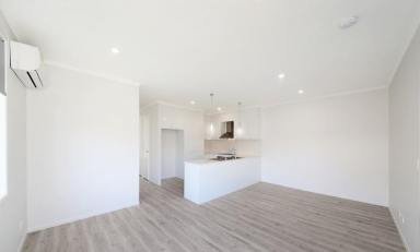 Duplex/Semi-detached For Lease - QLD - Cooroy - 4563 - Outstanding Gorgeous Townhouse in Cooroy!  (Image 2)