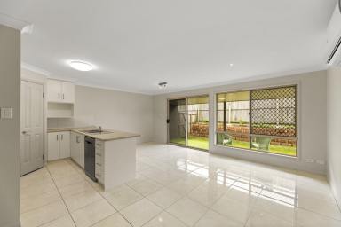Unit For Sale - QLD - Darling Heights - 4350 - Light and Bright - Modern Duplex Unit  (Image 2)