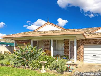 House For Sale - NSW - Hillvue - 2340 - 1 & 3 Bedroom Units for Sale  (Image 2)