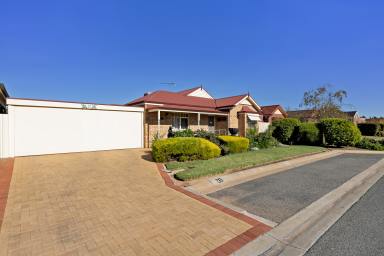 Townhouse For Sale - VIC - Mildura - 3500 - Prime location, private and secure  (Image 2)