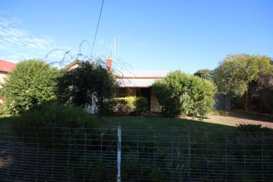 House For Sale - VIC - Rochester - 3561 - EXCITING RENOVATION OPPORTUNITY  (Image 2)