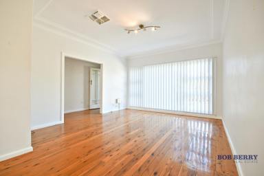 House Leased - NSW - Dubbo - 2830 - 3 Bedroom home within walking distance of Hospital  (Image 2)