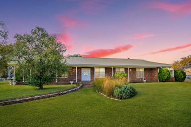 Other (Rural) Sold - NSW - Cowra - 2794 - MODERN FAMILY HOME, 52.76AC* OF PRIME CREEK FRONTAGE LAND!  (Image 2)