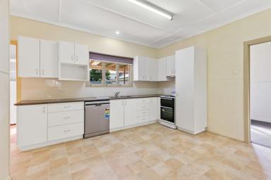 House Leased - QLD - North Toowoomba - 4350 - Charming Home in North Toowoomba  (Image 2)