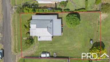 House For Sale - NSW - Kyogle - 2474 - High-set Home Full of Potential  (Image 2)