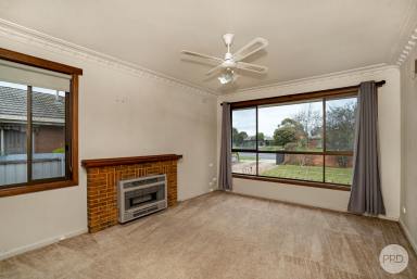 House Leased - VIC - Wendouree - 3355 - LARGE 3 BEDROOM HOME 2 BLOCKS FROM STOCKLAND WENDOUREE  (Image 2)