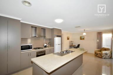 House For Sale - VIC - Kialla - 3631 - LOW MAINTENANCE LIVING  (Image 2)