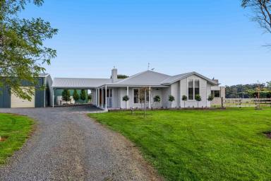 House For Sale - VIC - Pootilla - 3352 - Incredible Family Home On Ballarat Fringe – 52 acres.  (Image 2)