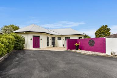 House For Sale - SA - Penola - 5277 - Luxurious, Low Maintenance Townhouse  (Image 2)