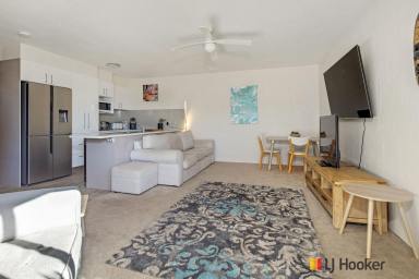 Unit For Sale - NSW - Batemans Bay - 2536 - Stylishly renovated..........Only 300m to Batemans Bay shopping precinct !  (Image 2)