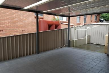 Townhouse For Lease - NSW - Coniston - 2500 - EXECUTIVE  3 BEDROOM TOWNHOUSE  (Image 2)