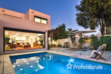 Townhouse For Sale - VIC - Mildura - 3500 - Modern Sophisticated Luxury With River Views  (Image 2)