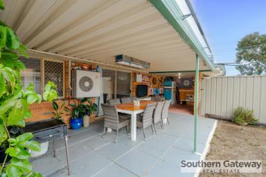 House For Lease - WA - Seville Grove - 6112 - 3X1 WITH HUGE YARD - CLOSE TO SCHOOLS  (Image 2)