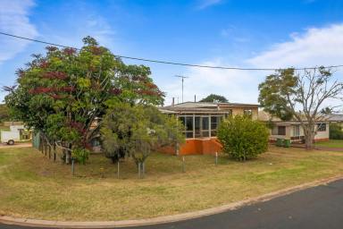 House Auction - QLD - Harristown - 4350 - Perfectly positioned and primed for a full-scale renovation!  (Image 2)