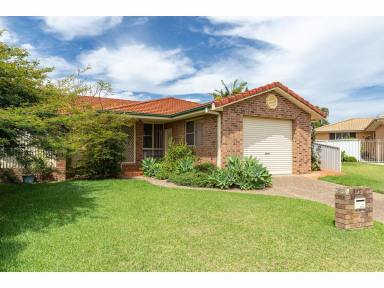 Villa For Lease - NSW - Forster - 2428 - 3 BEDROOM VILLA WITH SUNROOM  (Image 2)