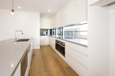 House Leased - VIC - Aspendale - 3195 - PERFECTLY DESIGNED | LUXURY TOWNHOUSE  (Image 2)