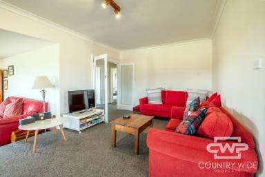 House Leased - NSW - Glen Innes - 2370 - Rural living, Close to town, Fully Furnished, Every Comfort you could Wish for in Glen Innes  (Image 2)