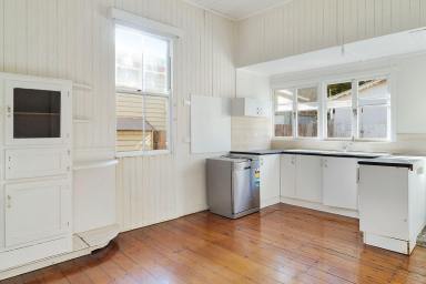 House Leased - QLD - Mount Lofty - 4350 - CHARMING THREE BEDROOM HOME IN MT LOFTY  (Image 2)