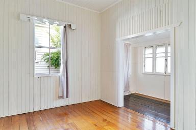 House Leased - QLD - Mount Lofty - 4350 - CHARMING THREE BEDROOM HOME IN MT LOFTY  (Image 2)