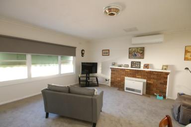 House For Sale - VIC - Rochester - 3561 - FAMILY HOME WITH MODERN UPDATES  (Image 2)