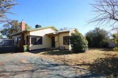 House For Sale - VIC - Rochester - 3561 - EXCITING RENOVATION OPPORUNITY!!!  (Image 2)