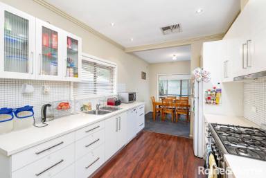 House For Lease - NSW - Kooringal - 2650 - PEACEFUL LOCATION  (Image 2)