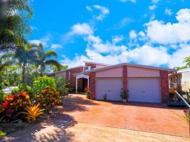 House For Sale - QLD - Mareeba - 4880 - VALUE PLUS LARGE FAMILY HOME ON 1586m2 LOT  (Image 2)