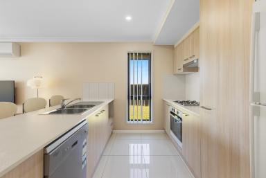 Duplex/Semi-detached Sold - QLD - Wyreema - 4352 - PRIME INVESTMENT OPPORTUNITY: STYLISH AND MODERN DUPLEX WITH COUNTRY VIEWS!  (Image 2)