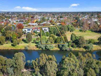 House For Sale - VIC - Bairnsdale - 3875 - RIVERFRONT LIVING WITH ROOM FOR EVERYONE  (Image 2)