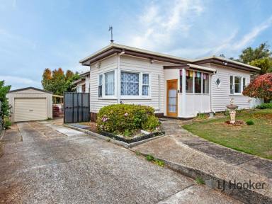 House For Sale - TAS - Emu Heights - 7320 - Family home with ocean views  (Image 2)