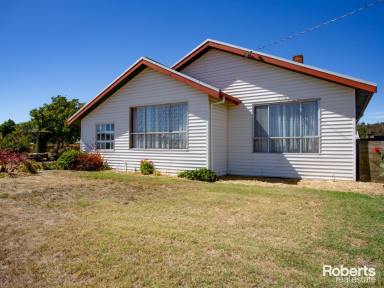 House For Sale - TAS - Exeter - 7275 - CIRCA 1914 HISTORIC CHARM  (Image 2)