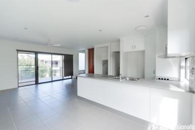 Unit For Sale - QLD - Blacks Beach - 4740 - Another Level of Living!  (Image 2)