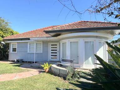 House For Sale - NSW - Moree - 2400 - CHARACTER AND CHARM CLOSE TO THE CBD  (Image 2)