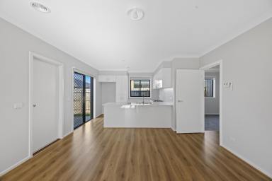 House For Sale - VIC - Drouin - 3818 - TWO BEDROOM UNIT, COURT LOCATION  (Image 2)