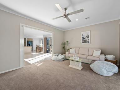 House For Sale - VIC - Bairnsdale - 3875 - EXCEPTIONALLY PRESENTED INSIDE AND OUT  (Image 2)
