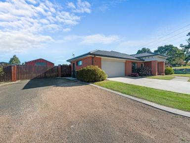 House For Sale - VIC - Eastwood - 3875 - THIS ONE HAS IT ALL  (Image 2)