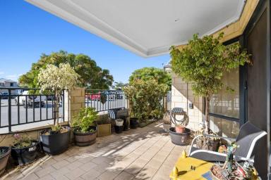 Unit Sold - WA - Mandurah - 6210 - Large townhouse, loaded with features easy stroll to foreshore  (Image 2)