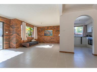 Townhouse Sold - NSW - Forster - 2428 - LARGE TOWNHOUSE WITH ENCLOSED YARD  (Image 2)