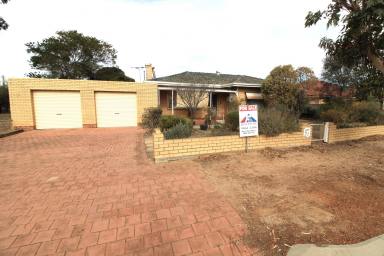 House Sold - WA - Wagin - 6315 - 4x1 Home on good sized block.  (Image 2)