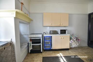 House For Sale - NSW - Inverell - 2360 - CLOSE TO EVERYTHING!  (Image 2)