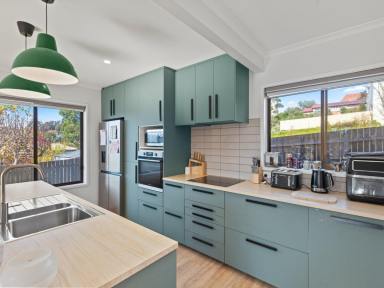 Unit For Sale - NSW - Bega - 2550 - FULLY RENOVATED IN THE HEART OF TOWN  (Image 2)