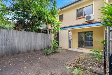 Townhouse For Sale - QLD - Holloways Beach - 4878 - TWO BEDROOM TOWNHOUSE | LOW MAINTENANCE | PRIVATE FRONT COURTYARD | PET FRIENDLY!  (Image 2)