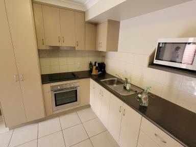 Unit For Sale - QLD - Emerald - 4720 - One bedroom Unit with Dental/Medical Surgery Offices  (Image 2)