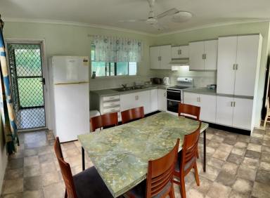 House For Sale - QLD - Lucinda - 4850 - 2 BEDROOM LOWSET BLOCK HOME AT POPULAR BEACH AREA!  (Image 2)