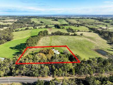 Lifestyle For Sale - VIC - Barongarook West - 3249 - QUALITY HOME WITH AMAZING VIEWS  (Image 2)