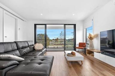 House Leased - VIC - Edithvale - 3196 - ALMOST NEW SIDE BY SIDE HOMES | 360 DEGREE OCEAN AND MOUNTAIN ROOFTOP VIEWS  (Image 2)