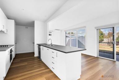 House Leased - VIC - Moorabbin - 3189 - RECENTLY RENOVATED | SPACIOUS FAMILY HOME | GREAT LOCATION  (Image 2)