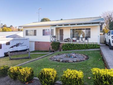 House For Sale - NSW - Bega - 2550 - WALK TO TOWN  (Image 2)